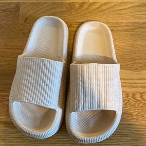Pillowcloud sandals